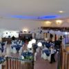 Salle de mariage décorée en bleu